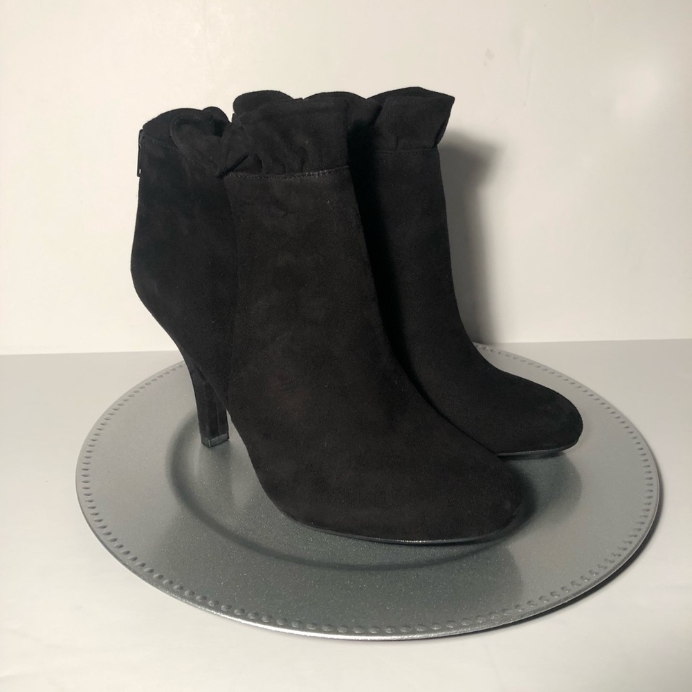 Me Too JuJu  Black Suede Heeled Booties